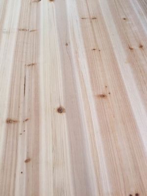 Capacité de résolution de projets de conception traditionnelle de panneaux en bois massif