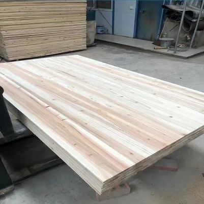 Capacité de résolution de projets de conception traditionnelle de panneaux en bois massif