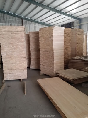 Planche de bois de pin massif personnalisable avec un style de conception traditionnel et une qualité de bois AB