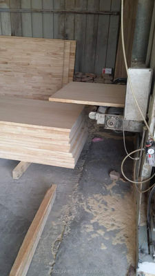Planche de bois de pin massif personnalisable avec un style de conception traditionnel et une qualité de bois AB