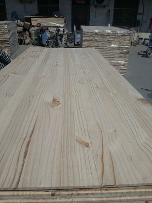 Panneau de pin personnalisable Panneau de bois massif de pin naturel ou blanchi de qualité BC