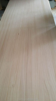 8-12% de teneur en humidité Panneau de bois composé de pin pour la construction solide et durable