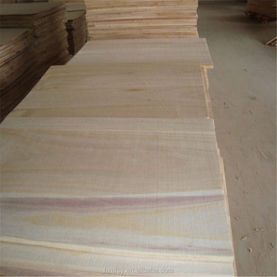 Planches en bois massif bois de paulownia en 1220*2240 mm Taille et densité 300-310 kg/m3