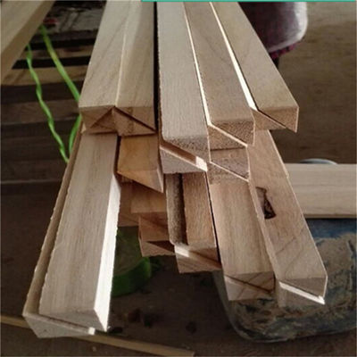 11 mm x 11 mm de bois de chaume de paulownia Triangle bandes de bois avec une teneur en humidité de 8% à 12%