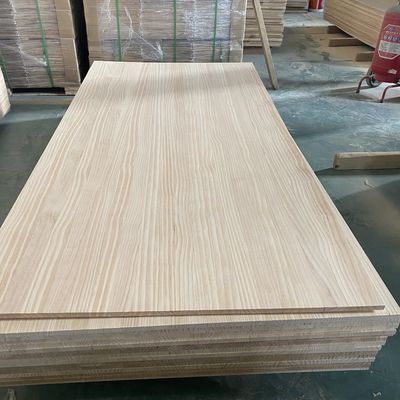 Panneau de meubles en bois massif pour la maison Densité 280-300 kg/m2 et taille personnalisée