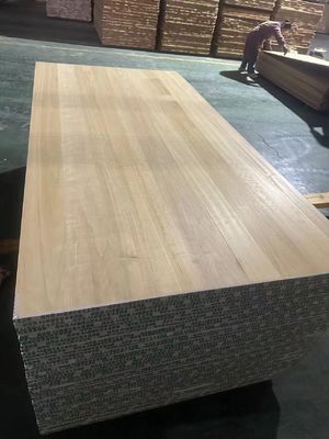 Planche solide de peuplier carbonisé pour la construction de bâtiments et le support technique en ligne