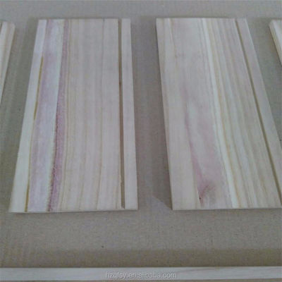 Des panneaux de paulownia en bois massif écologique personnalisables avec une teneur en humidité de 8% à 12%
