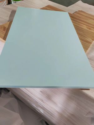 Panneaux de bois de pin, de couleurs personnalisées, finis, panneaux de bois décoratifs pour espaces commerciaux