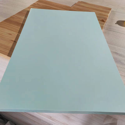 Contenu en humidité 8-12% Panneau en bois de pin Couleurs personnalisées pour la décoration Pièces de rechange gratuites
