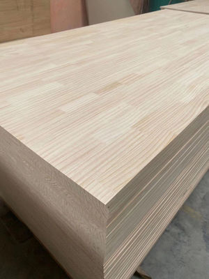 Plaques de bois de pin naturelles ou blanchies pour les dimensions 2440x1220 ou personnalisées