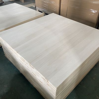 Design moderne Populus spp Planche en bois de peuplier pour meubles Contenu en humidité de 8% à 12%