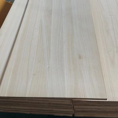 480-510 kg/m3 bois de pin 18 mm articulé à doigts radiate planches solides de pin pour meubles