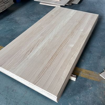 2440x1220 ou tailles personnalisées Panneaux collés en pin Panneau en bois massif pour meubles durables