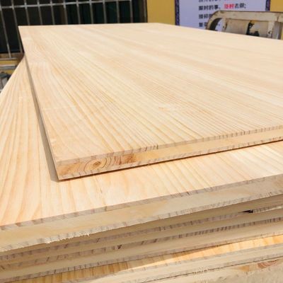 480-550 kg/m3 Trois couches de planche de pin radiate Matériau en bois massif pour les autres Capacité de solution de projet