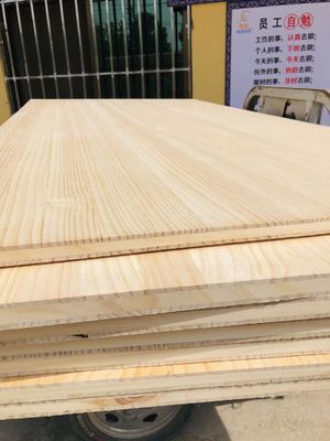 480-550 kg/m3 Trois couches de planche de pin radiate Matériau en bois massif pour les autres Capacité de solution de projet