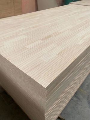 Radiata bois de pin à doigts joints planches de bois pour la capacité de solution de projet intérieur