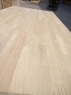 Radiata bois de pin à doigts joints planches de bois pour la capacité de solution de projet intérieur