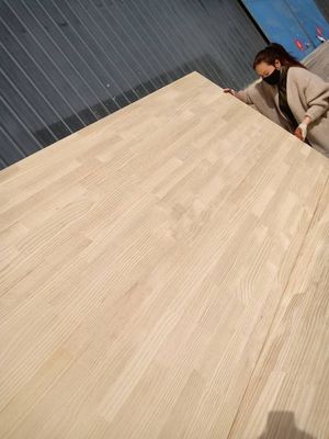 Radiata bois de pin à doigts joints planches de bois pour la capacité de solution de projet intérieur