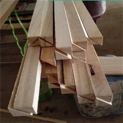 Taille personnalisée Bande de bois de paulownia pour la décoration 18 mm x 18 mm Longueur 2500 mm