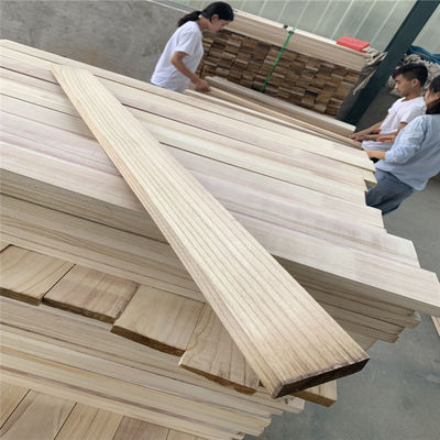 Taille personnalisée Bande de bois de paulownia pour la décoration 18 mm x 18 mm Longueur 2500 mm
