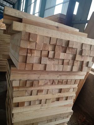 Des bandes de bois de pin russe pour les ardoises de bois de couleur naturelle de bois sur mesure