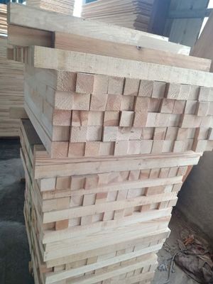 Des bandes de bois de pin russe pour les ardoises de bois de couleur naturelle de bois sur mesure