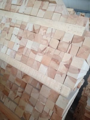 Des bandes de bois de pin russe pour les ardoises de bois de couleur naturelle de bois sur mesure