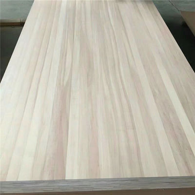 Panneaux en bois massif de couleur naturelle ou blanchi