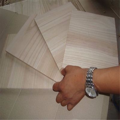 Vente directe de bois de Paulownia Taekwondo Grade de formation de la planche de rupture 100-1220mm largeur