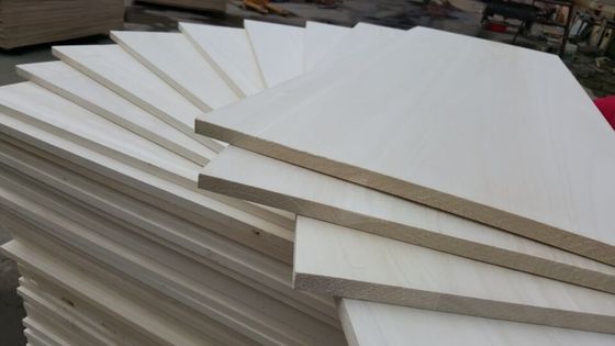 100 mm-2440 mm de longueur en bois de peuplier blanchi pour le salon