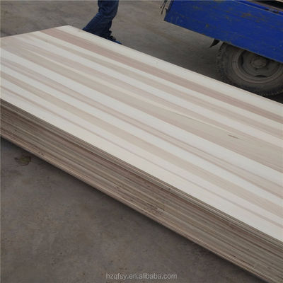 Tableau en bois massif de peuplier Contenu en humidité de 8% à 12% Avec une longueur de 100 mm à 2440 mm