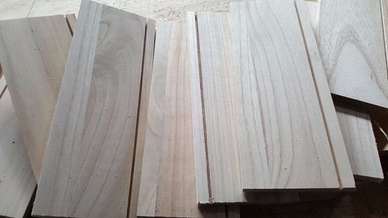 Bâtiment Meubles de construction Paulownia Panneau en bois massif avec une densité de 300 kg/m3