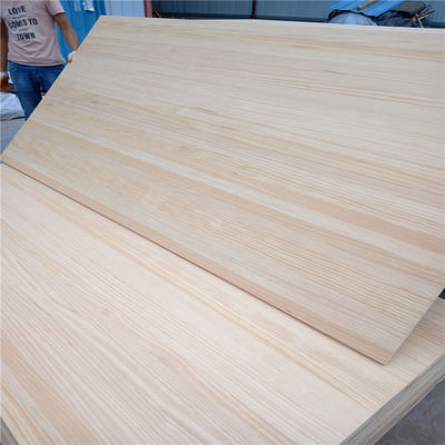Style de conception traditionnel Les feuilles de bois de pin néo-zélandais avec une densité de 480 à 550 kg/m3
