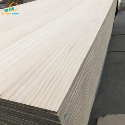 Style de conception traditionnel Les feuilles de bois de pin néo-zélandais avec une densité de 480 à 550 kg/m3