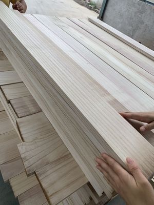 Les produits de base sont les produits de fabrication de bois et les produits de fabrication de bois.