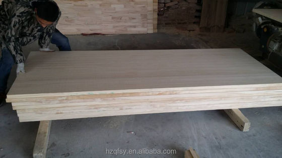 Solution d'atelier et de projet Produit en bois massif de pin avec conception personnalisable