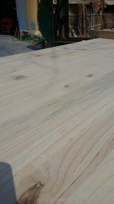 Solution d'atelier et de projet Produit en bois massif de pin avec conception personnalisable