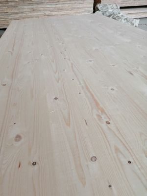 Panneau de bois d'épinette contemporain avec une teneur en humidité de 8 à 12% 1220*2440 mm