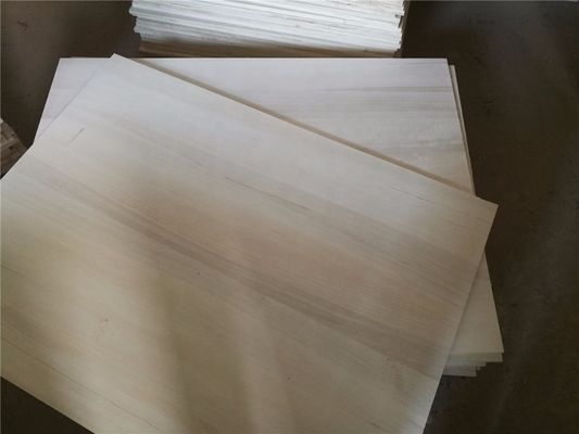 Design moderne 2440X1220 planche de bois massif de paulownia avec 280-310 kg/m3