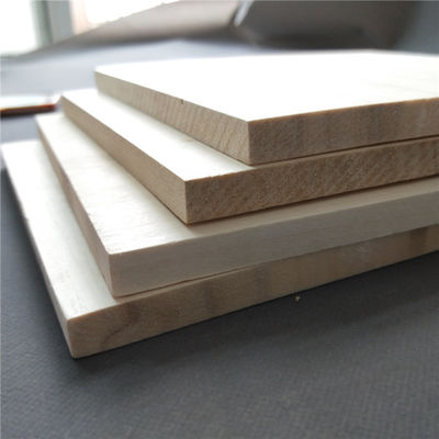 Atelier Planches en bois de peuplier avec une épaisseur de 3 mm à 50 mm Excellente durabilité