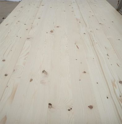Atelier bois massif planches d'épinette planches teneur en humidité de 8 à 12%