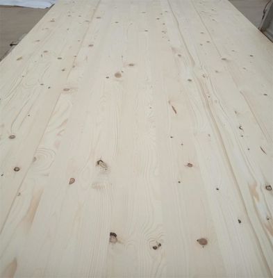Atelier bois massif planches d'épinette planches teneur en humidité de 8 à 12%