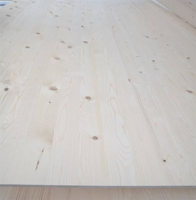 Atelier bois massif planches d'épinette planches teneur en humidité de 8 à 12%