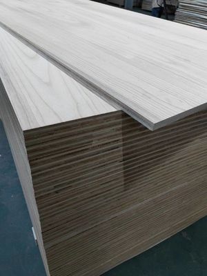 Panneaux de placage de chêne blanc de 3 mm à 50 mm certifiés FSC à 100% avec panneau de bois de Paulownia