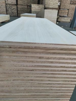 Taux d'humidité de 8% à 12% en bois massif en prime Panneaux en bois de paulownia pour la décoration intérieure