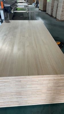 Taux d'humidité de 8% à 12% en bois massif en prime Panneaux en bois de paulownia pour la décoration intérieure