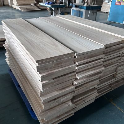 Plaque de bois massif personnalisée 2440x1220 ou 1200x600 avec une teneur en humidité de 8% à 12%