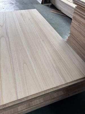 Panneau en bois massif au Brésil Paulownia Bois avec service après-vente 2440x1220 ou 1200x600