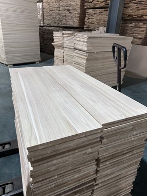 Contenu d'humidité 8%-12% Moderne style de design bois Paulownia pour le marché des fournitures funéraires