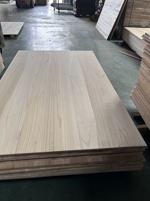 Contenu d'humidité 8%-12% Moderne style de design bois Paulownia pour le marché des fournitures funéraires